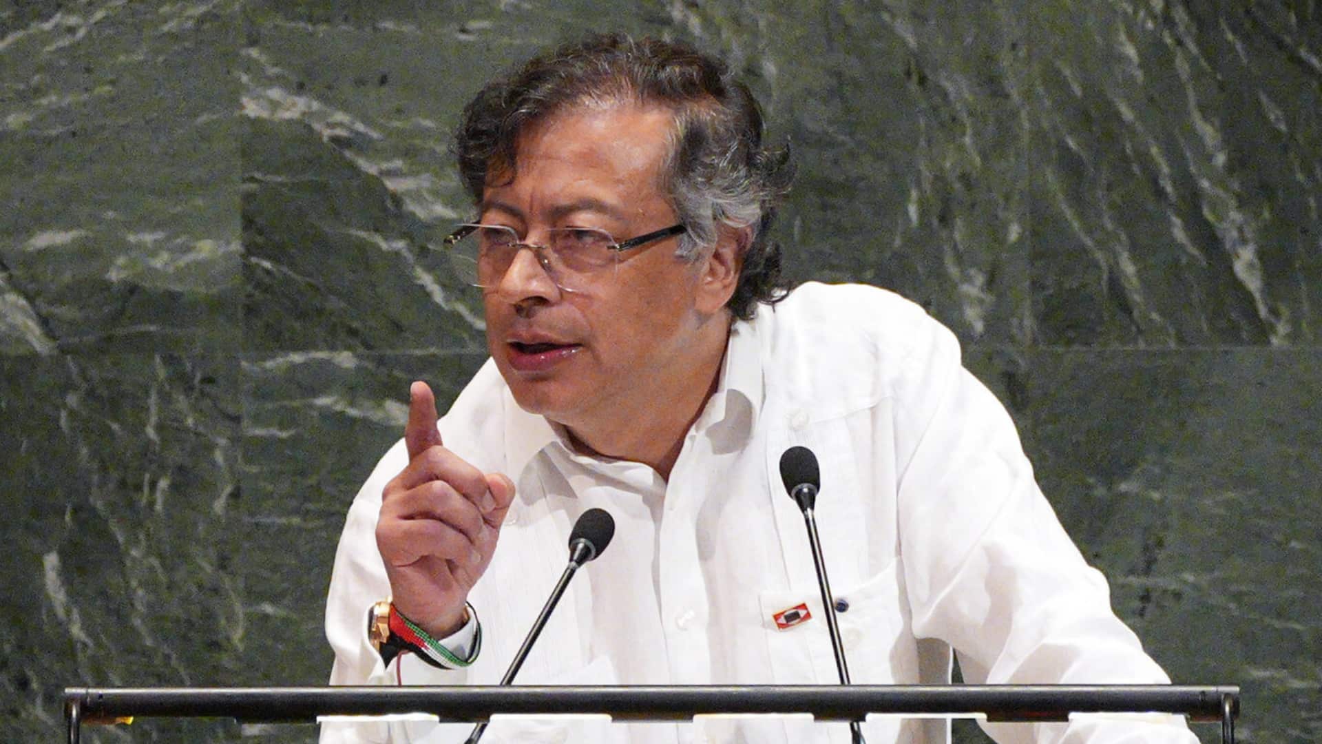 Gustavo Petro aseguró que contrala las comunicaciones de las entidades del estado.