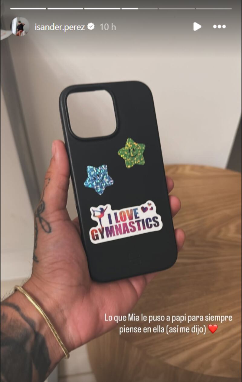 Ex de Isabella Ladera mostró el amoroso detalle que la hija que tiene con la venezolana en medio de la polémica por el video íntimo con Beéle