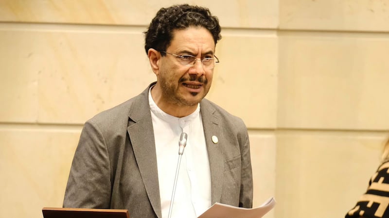 Estos serían los posible escenarios de una segunda vuelta presidencial, según encuesta de Invamer: Iván Cepeda va punteando