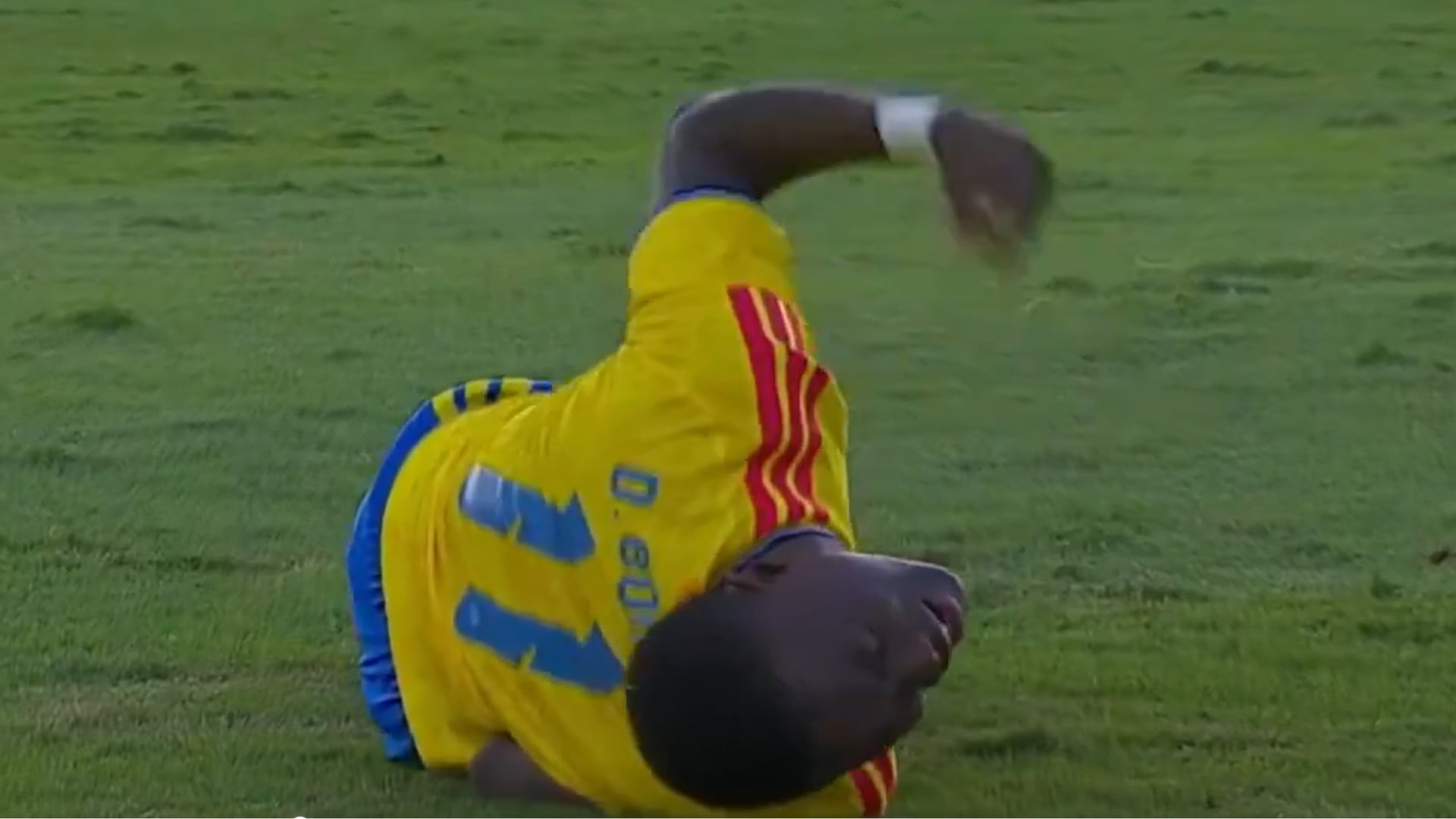 Lesión de jugador colombiano - Foto: Captura de la transmisión oficial el 9 de abril del 2026