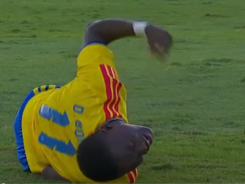 “¡Ay, mi rodilla!“, desgarradores gritos de futbolista colombiano sub 17 después de sufrir escalofriante lesión