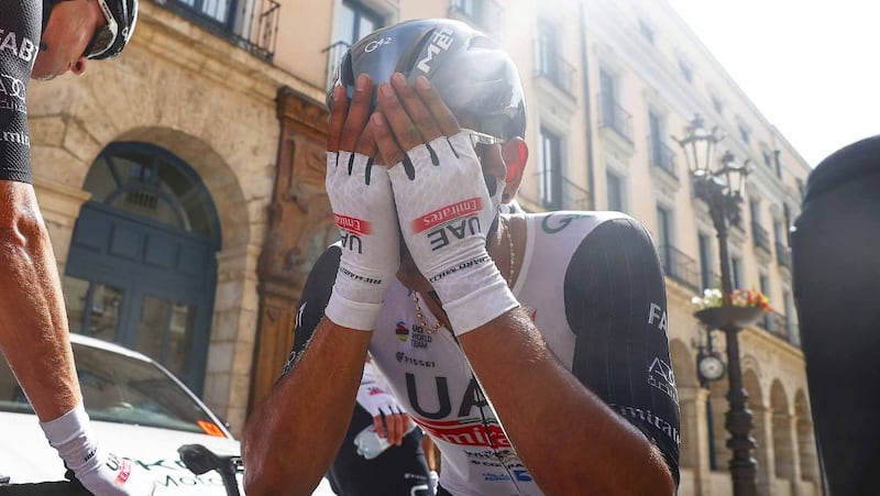 Juan Sebastián Molano los atendió a todos, ganó y se puso líder en Vuelta a Burgos