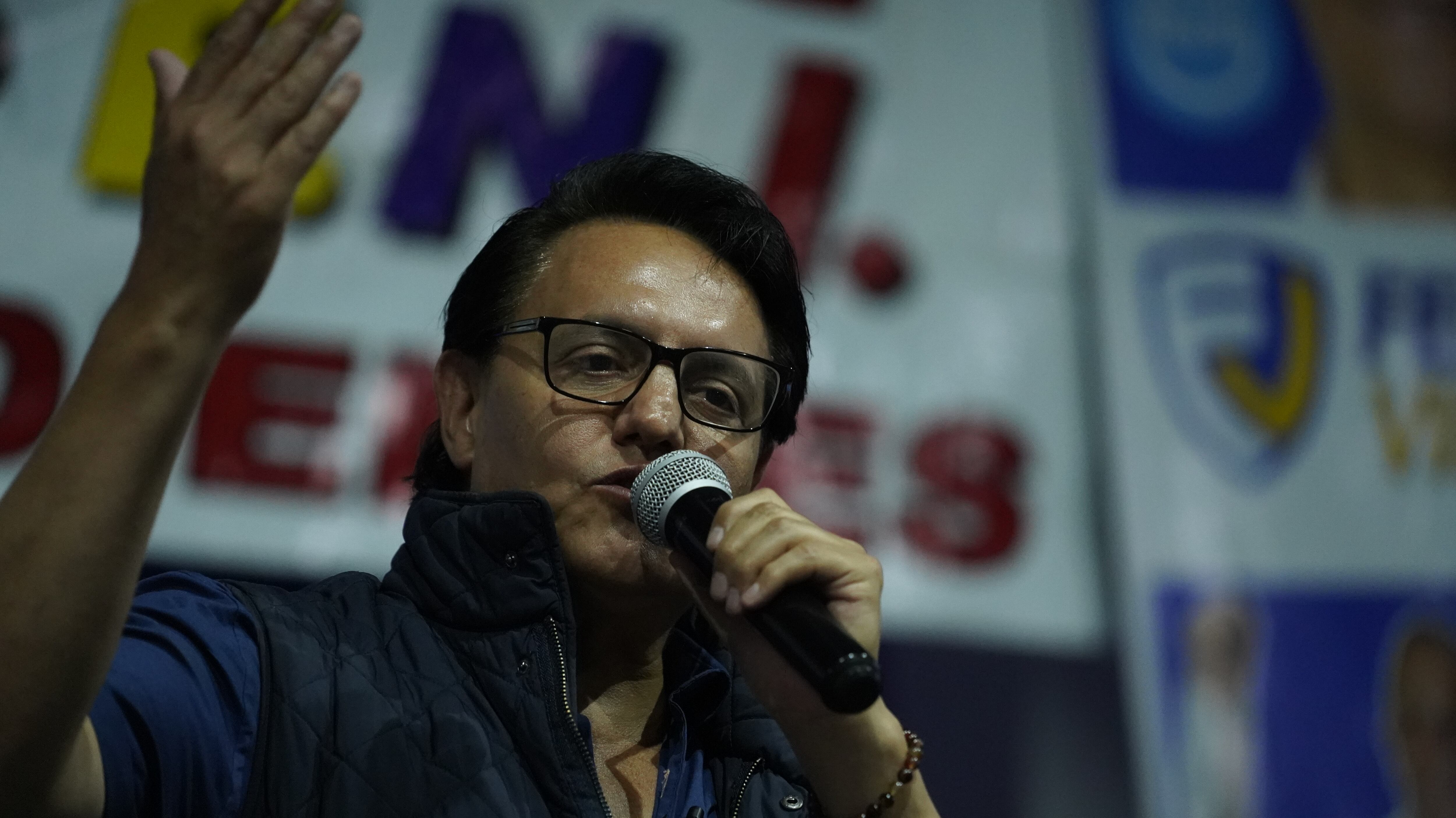 El candidato presidencial Fernando Villavicencio habla durante un mitin de campaña, minutos antes de ser asesinado en Quito (Ecuador). EFE/ STR