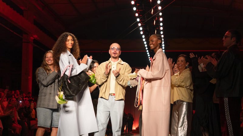 J Balvin presentó su nueva colaboración: “Esto es un regalo para mi ciudad”