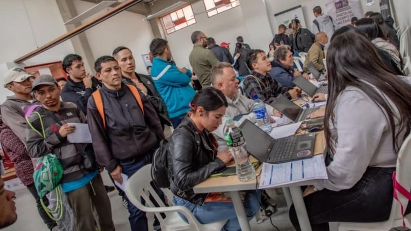 Distrito lanza 1.900 empleos: hay vacantes sin bachillerato y sueldos de hasta 9 salarios mínimos