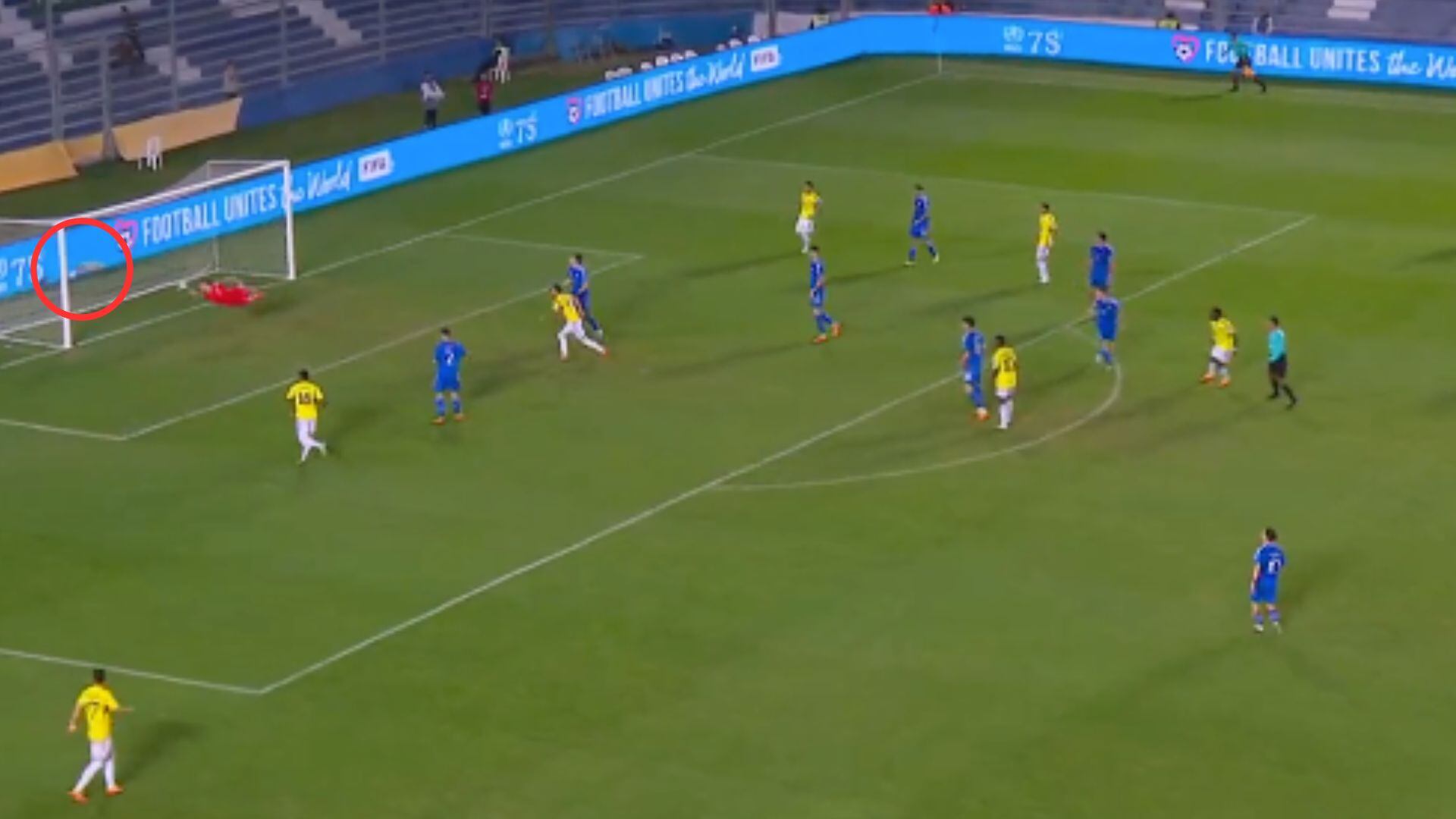 Johan Torres marcó un verdadero golazo para el descuento ante Italia.