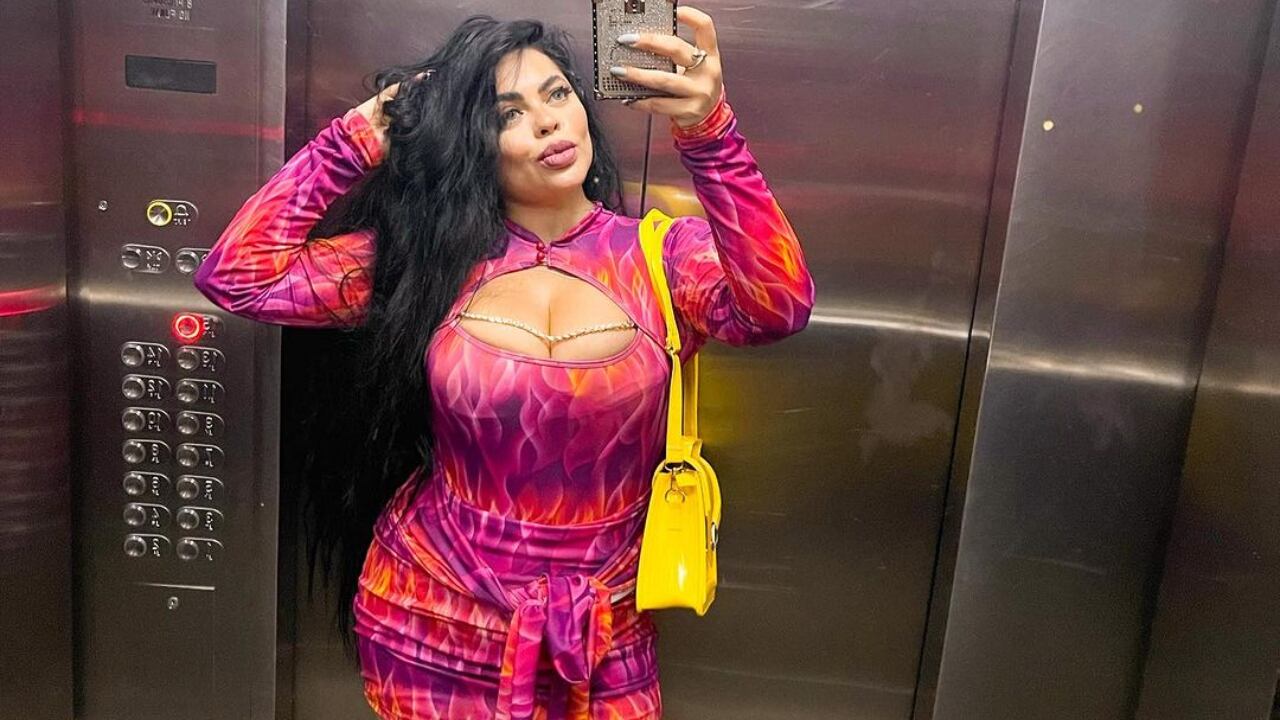 Koral Costa se hace llamar 'la reina de la extravagancia'.