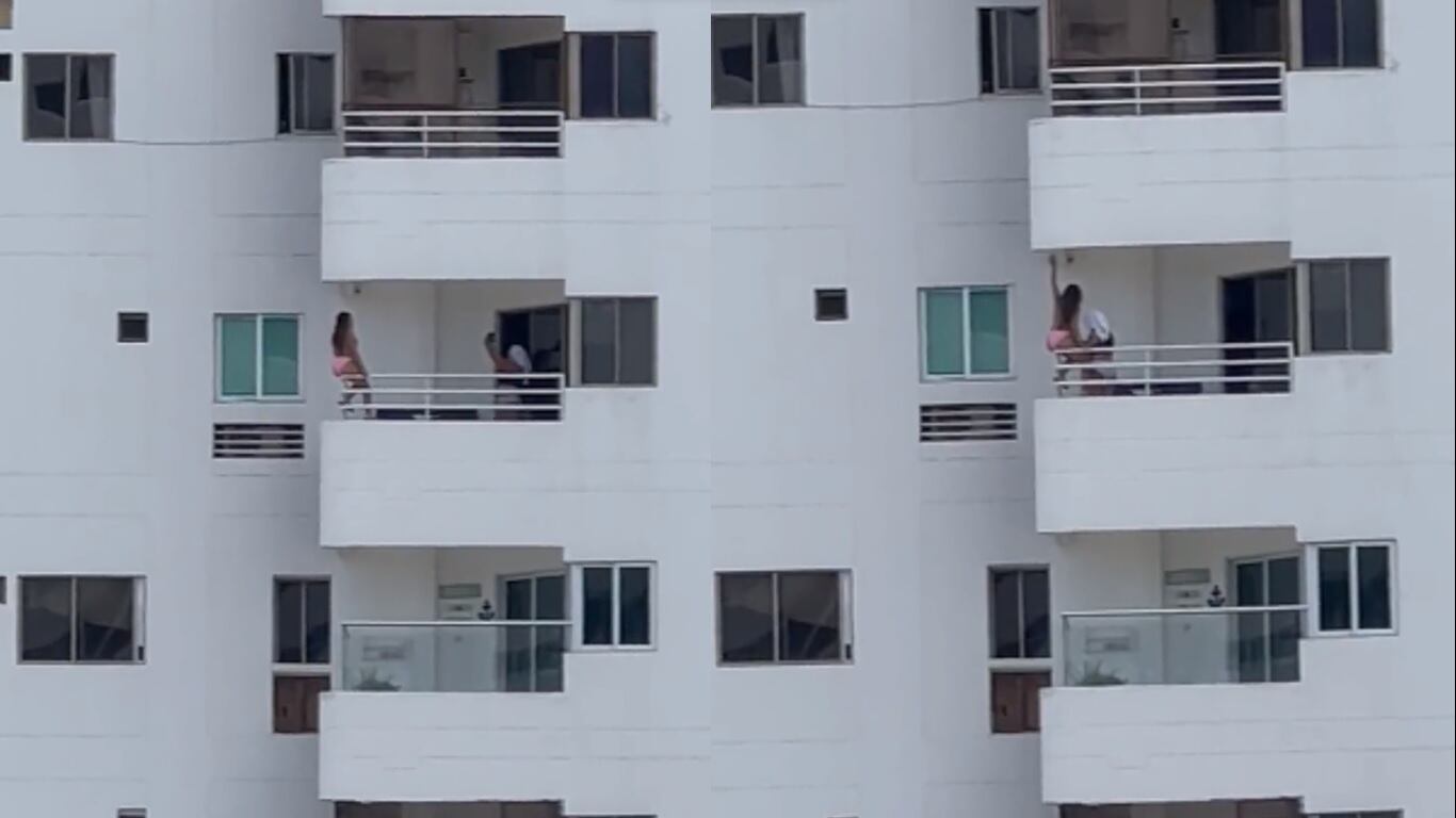 La mujer fue captada en video mientras estaba sentada sobre la baranda de un balcón en un edificio en Cartagena.