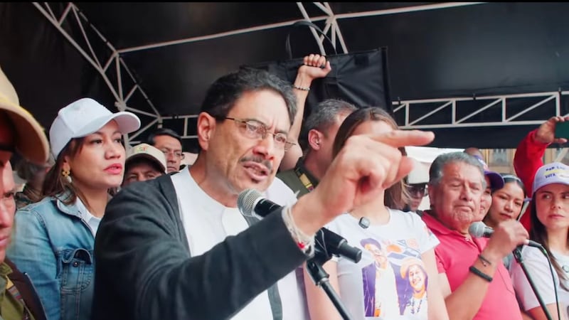 Retó a Uribe y terminó con voz entrecortada: el discurso de Iván Cepeda en la Plaza de Bolívar