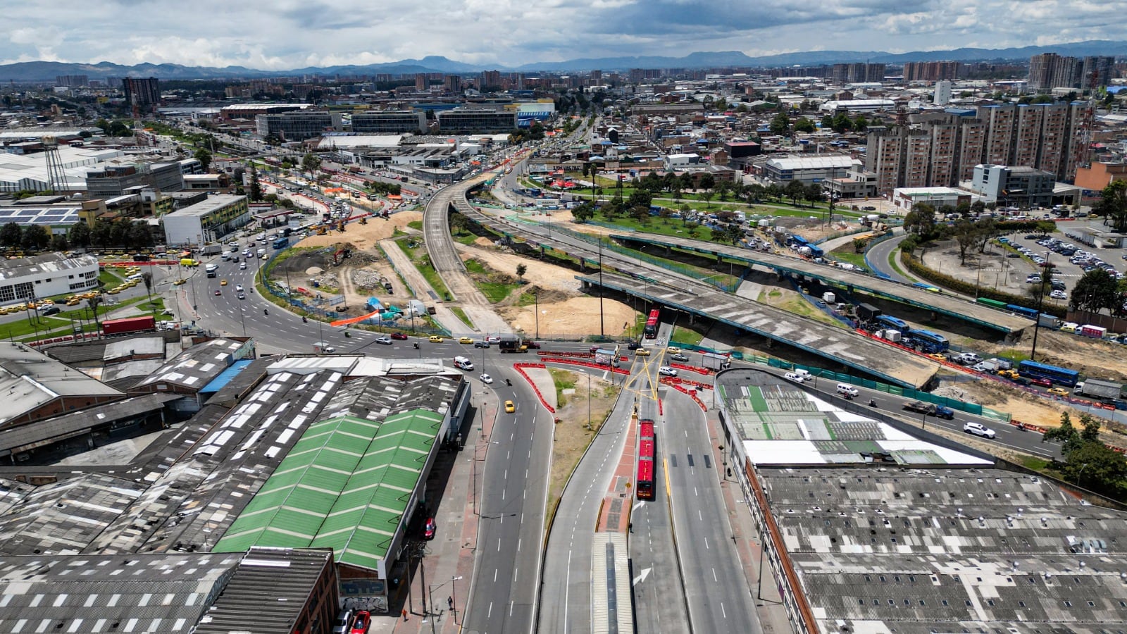 Cierre de Transmilenio por demolición de puentes 12 de octubre