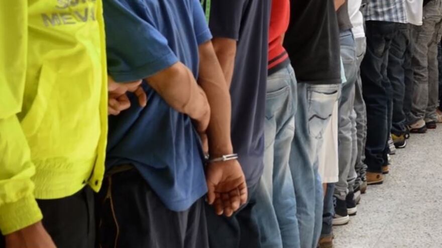 hombres capturados por portar explosivos en Bogotá