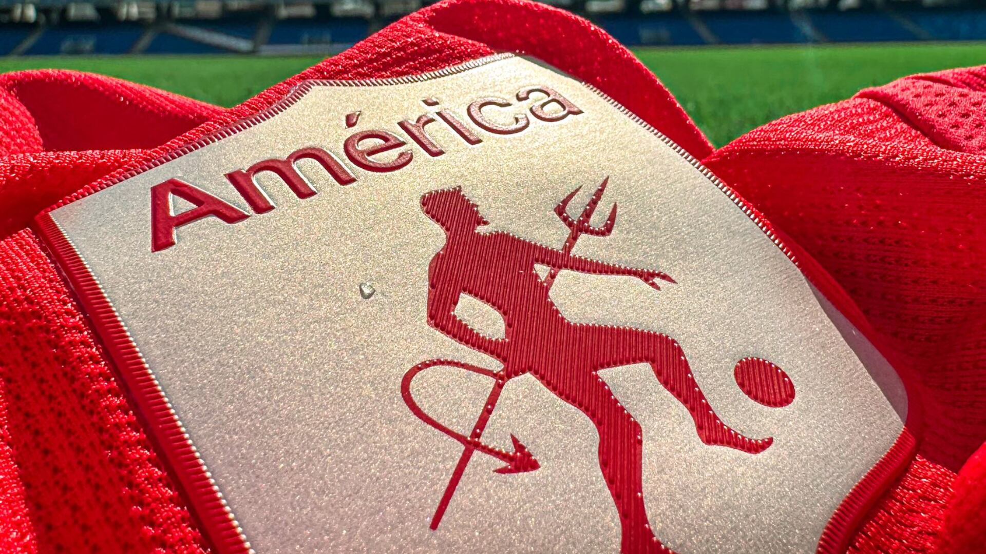 América de Cali fue sancionado por culpa del mal comportamiento de su fotógrafo con árbitras