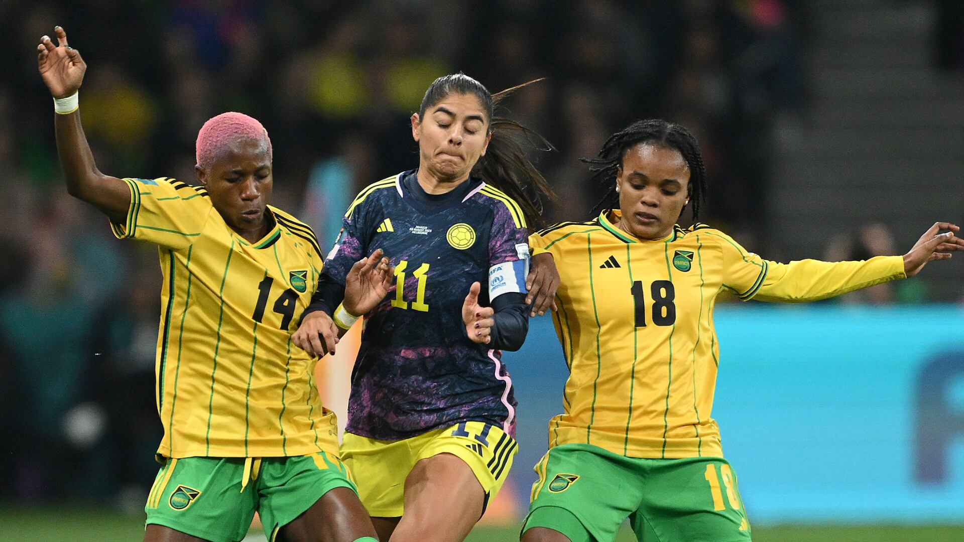 Catalina Usme enfrentó a enorme jugadora de Jamaica que la empujó varias veces