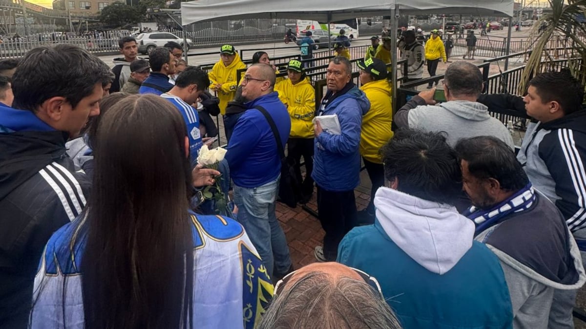 A hinchas de Millonarios no los dejaron entrar a tiempo al Campín por un presunto lío con los baños