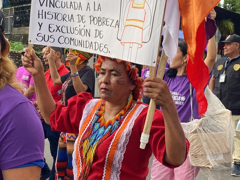 Marcha en Florencia contra las violencias hacia las mujeres