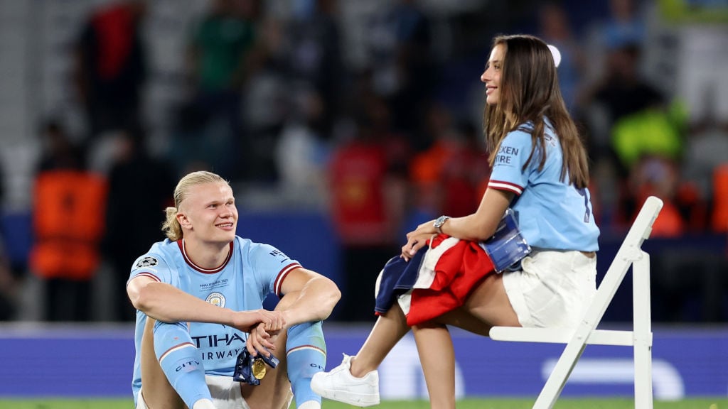 Erling Haaland e Isabel Johansen