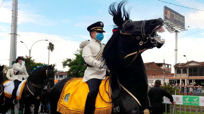 Desfile militar de la Independencia en Cali