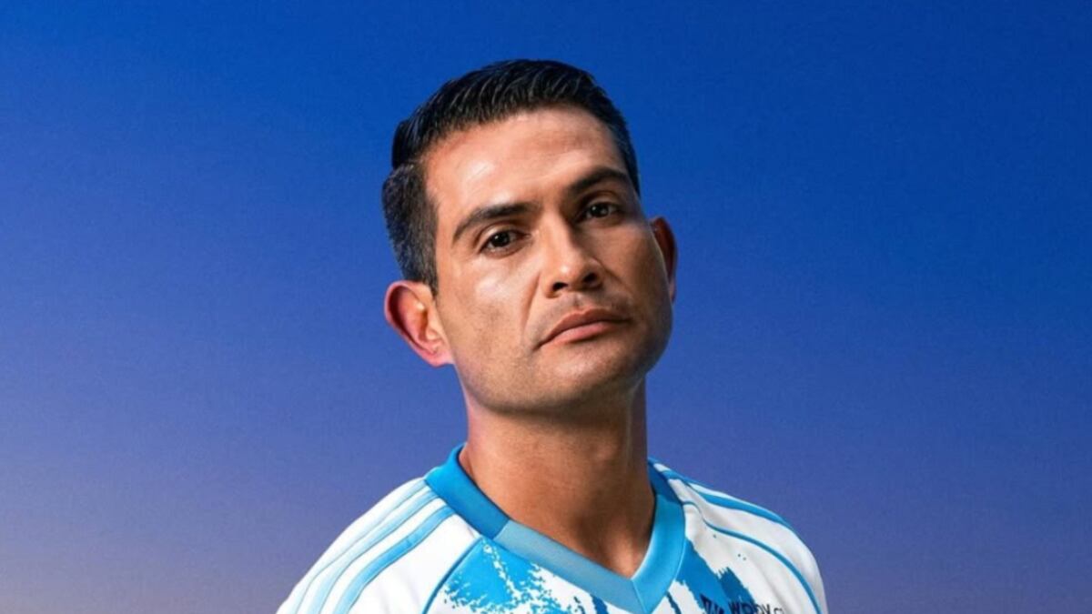 A la nueva camiseta visitante de Millonarios y le llovieron críticas de sus propios hinchas