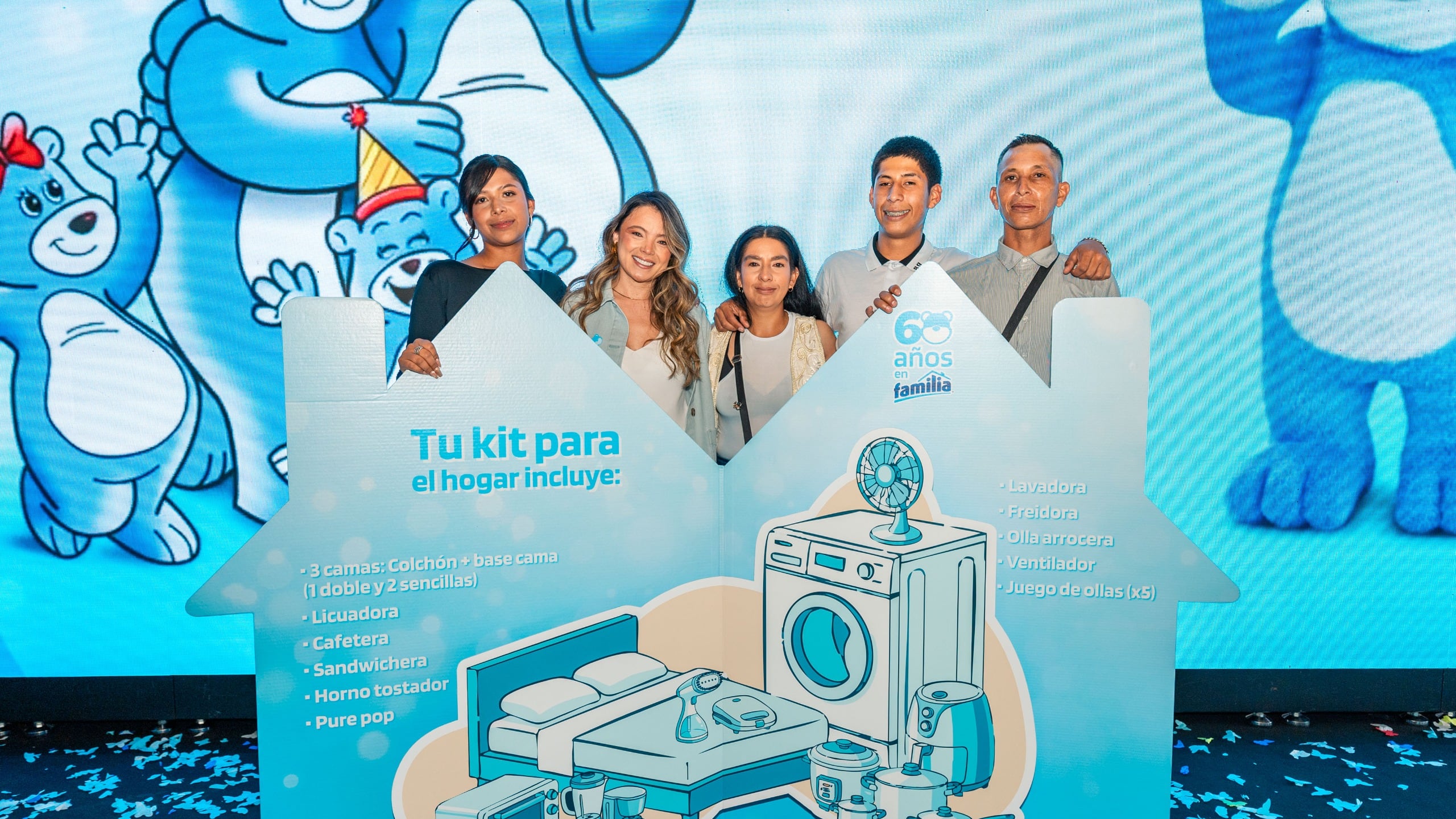 Foto recicladores en Boyacá reciben casa propia gracias a programa de economía circular en aniversario de Familia.