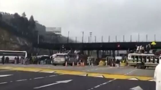 Foto: cierre total de la vía Bogotá - Girardot por protestas de comunidades indígenas.