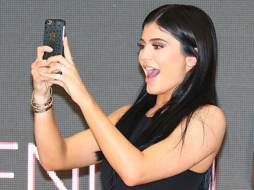 Kylie Jenner se toma su primera selfie junto a su hija Stormi
