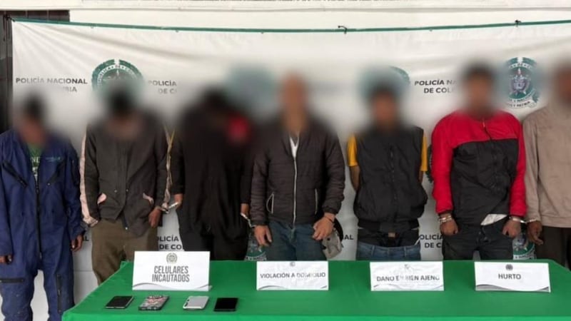 En flagrancia y disfrazados: Capturan a siete personas que fingieron habitantes de calle para robar un local