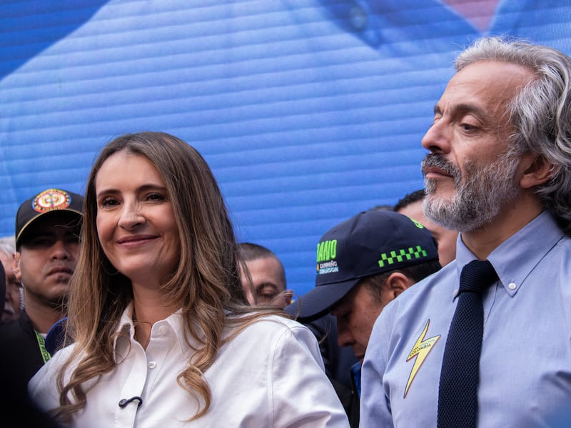 “La presidenta soy yo”: roce entre Paloma Valencia y Juan Daniel Oviedo por idea de poner a Álvaro Uribe como MinDefensa