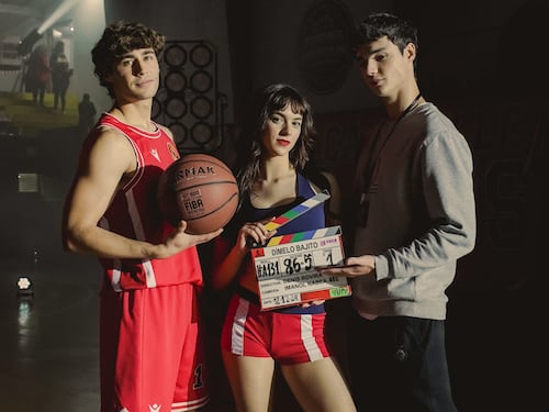 Susurros, secretos y amor: Una charla con los protagonistas de Dímelo bajito que llega a Prime Video