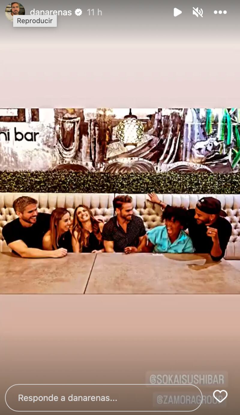 Daniel Arenas en reunión con amigos