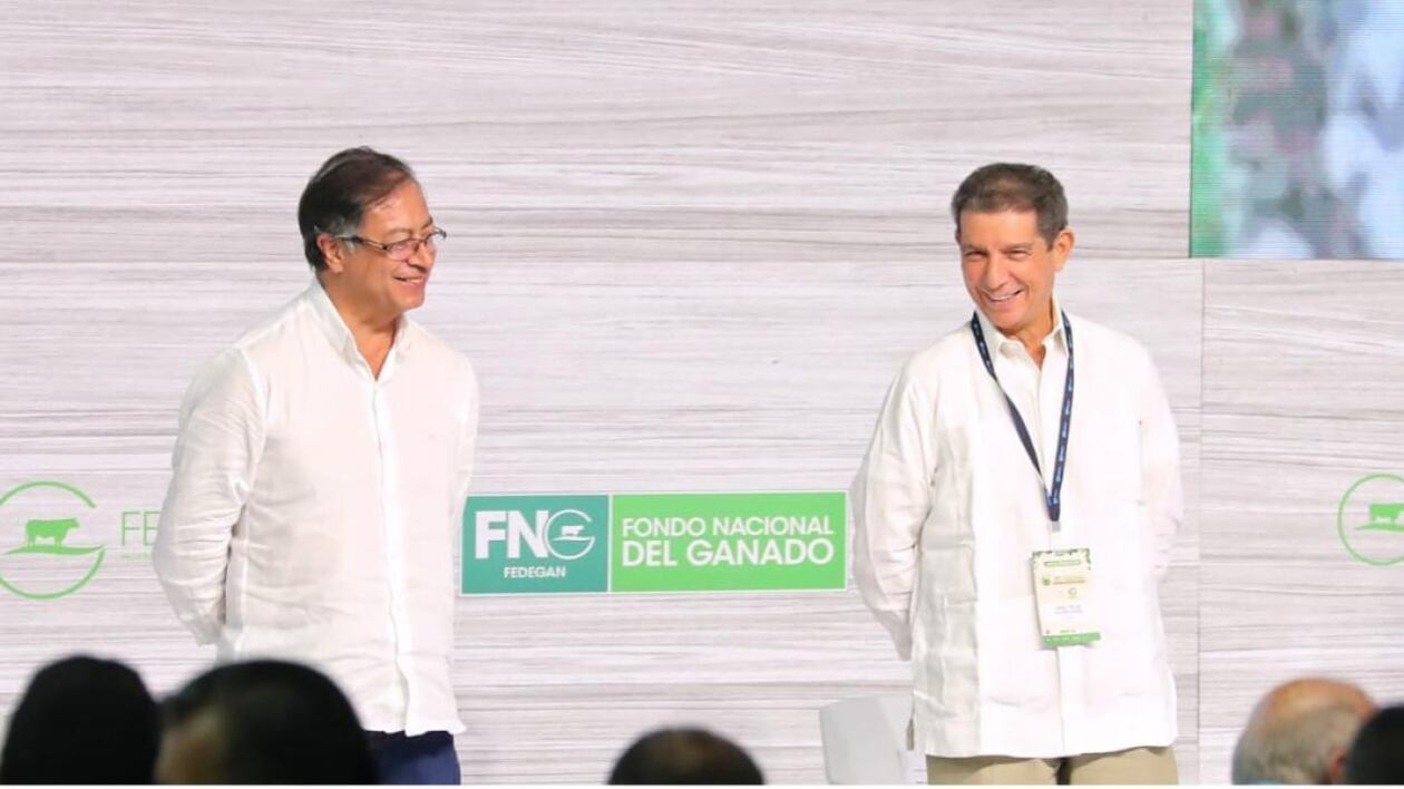 Gustavo Petro y José Féliz Laforie.
