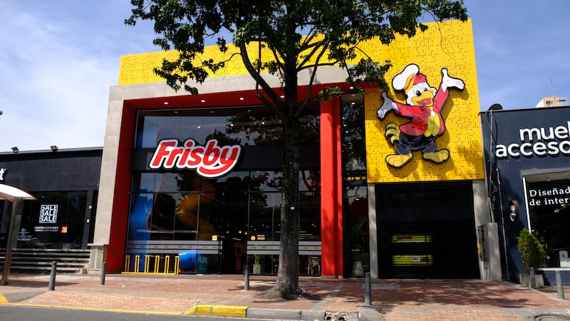 ¿Frisby se expande internacionalmente? La marca colombiana denuncia suplantación y prepara acciones legales