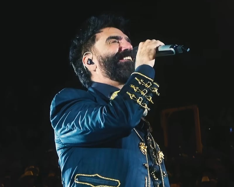 Hijo de la leyenda Vicente Fernández, Alejandro Fernández ha sabido forjar una identidad propia que lo ha llevado a conquistar tanto la música ranchera como el pop latino. Foto: Instagram Alejandro Fernández.