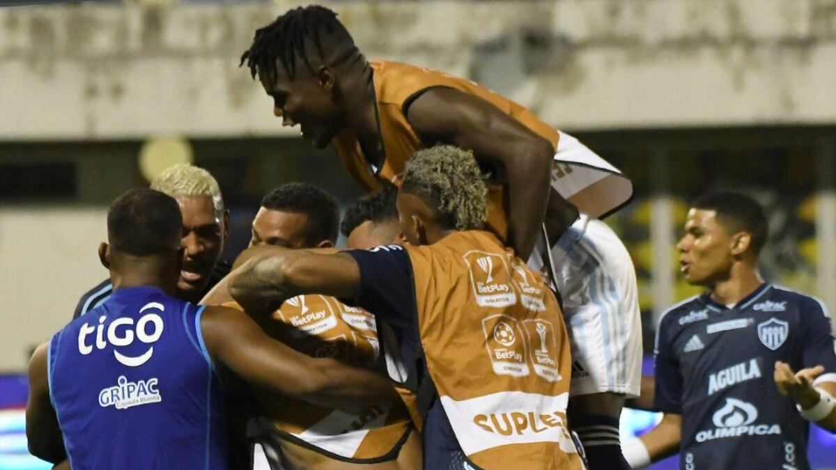 Junior logró un registro único y le dio un bolillazo a su historia con su nueva goleada