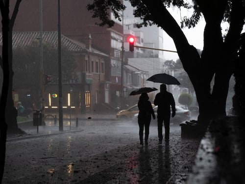 Se presentan fuertes lluvias con granizo en el norte de Bogotá, recomiendan a conductores manejar con precaución