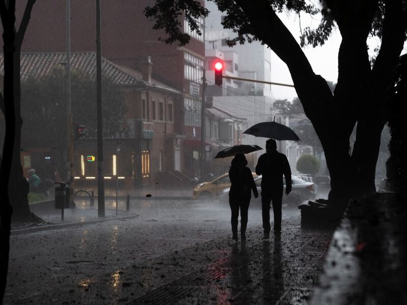 Se presentan fuertes lluvias con granizo en el norte de Bogotá, recomiendan a conductores manejar con precaución