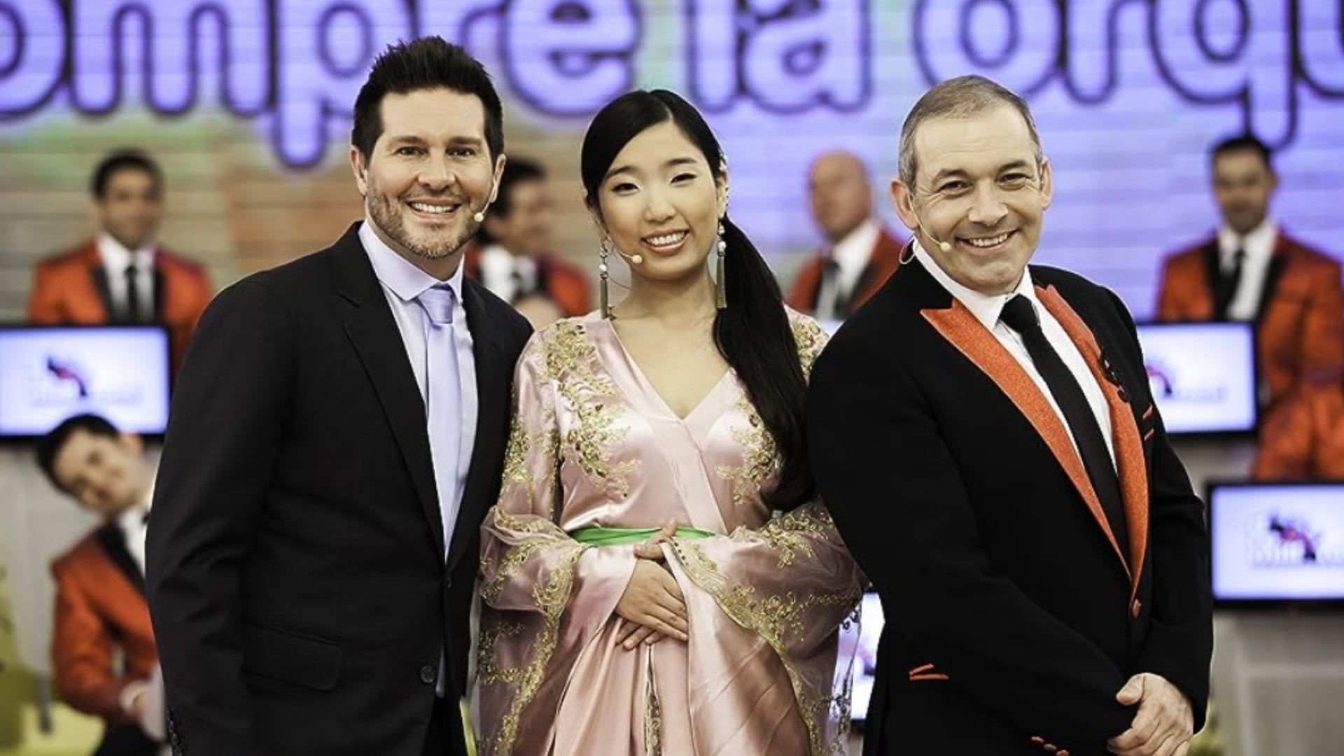 César Escola sorprendió con TBT en sus vacaciones y terminó antojando a la audiencia de Caracol con el regreso de Do Re Millones