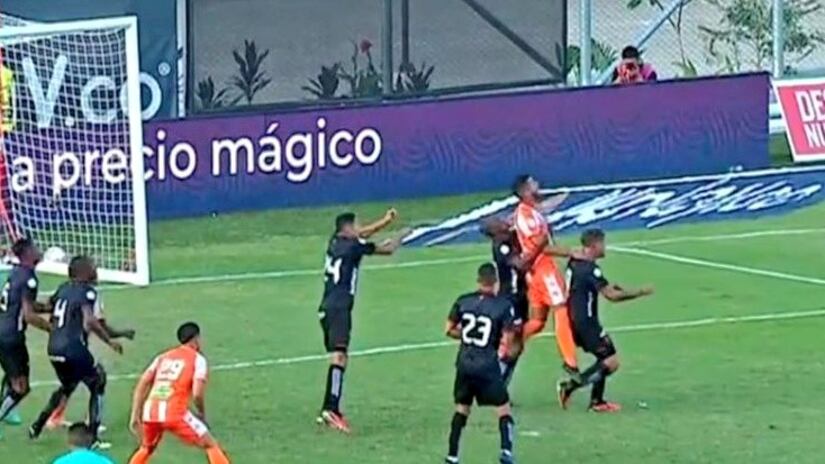 Tulio Gómez explotó por el arbitraje a América ante Envigado