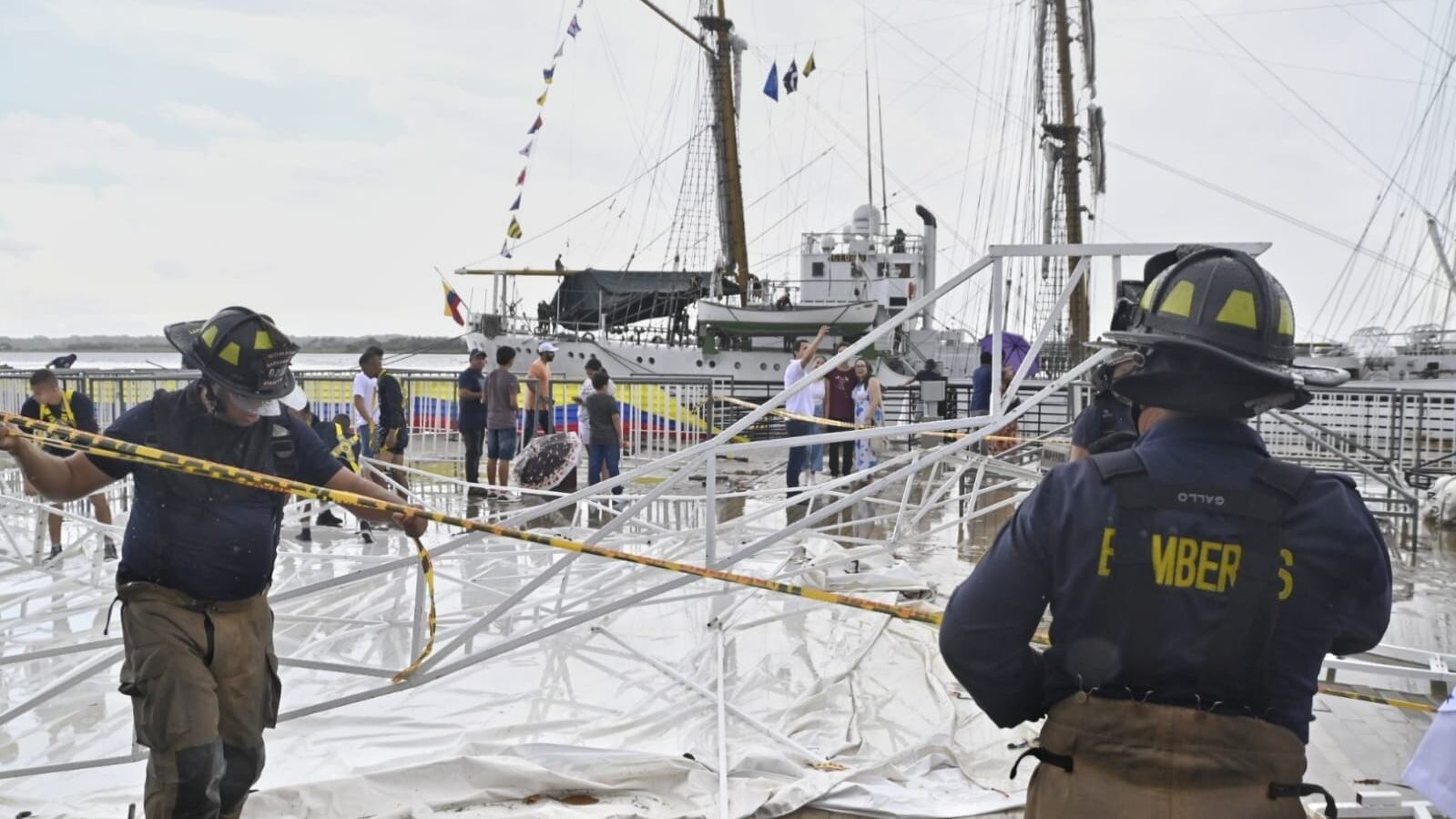 Once personas heridas por derrumbe de estructura en Base Naval