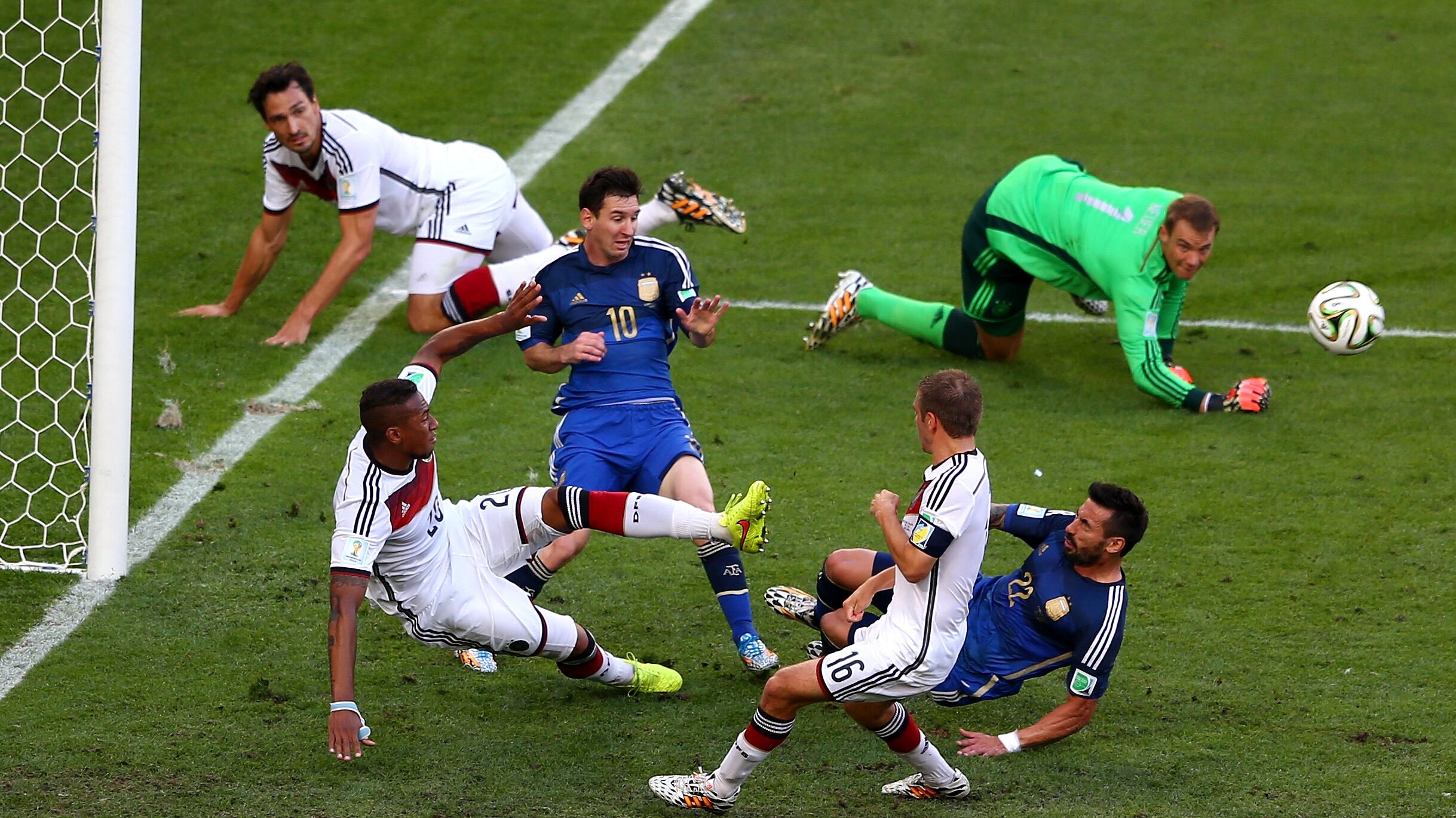 Ezequiel Lavezzi fue apuñalado y está hospitalizado