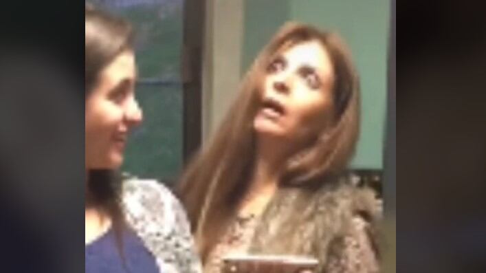 Se desmaya cuando su hija le dice que está embarazada