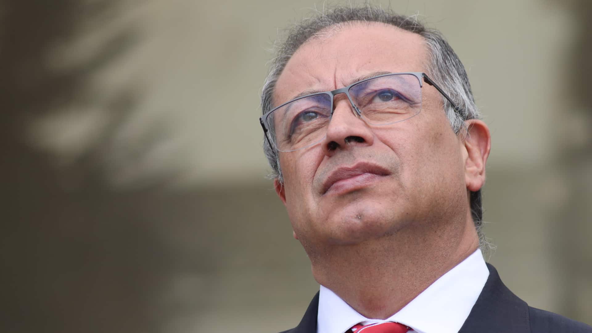 Petro pide investigación de red que amenaza progresistas