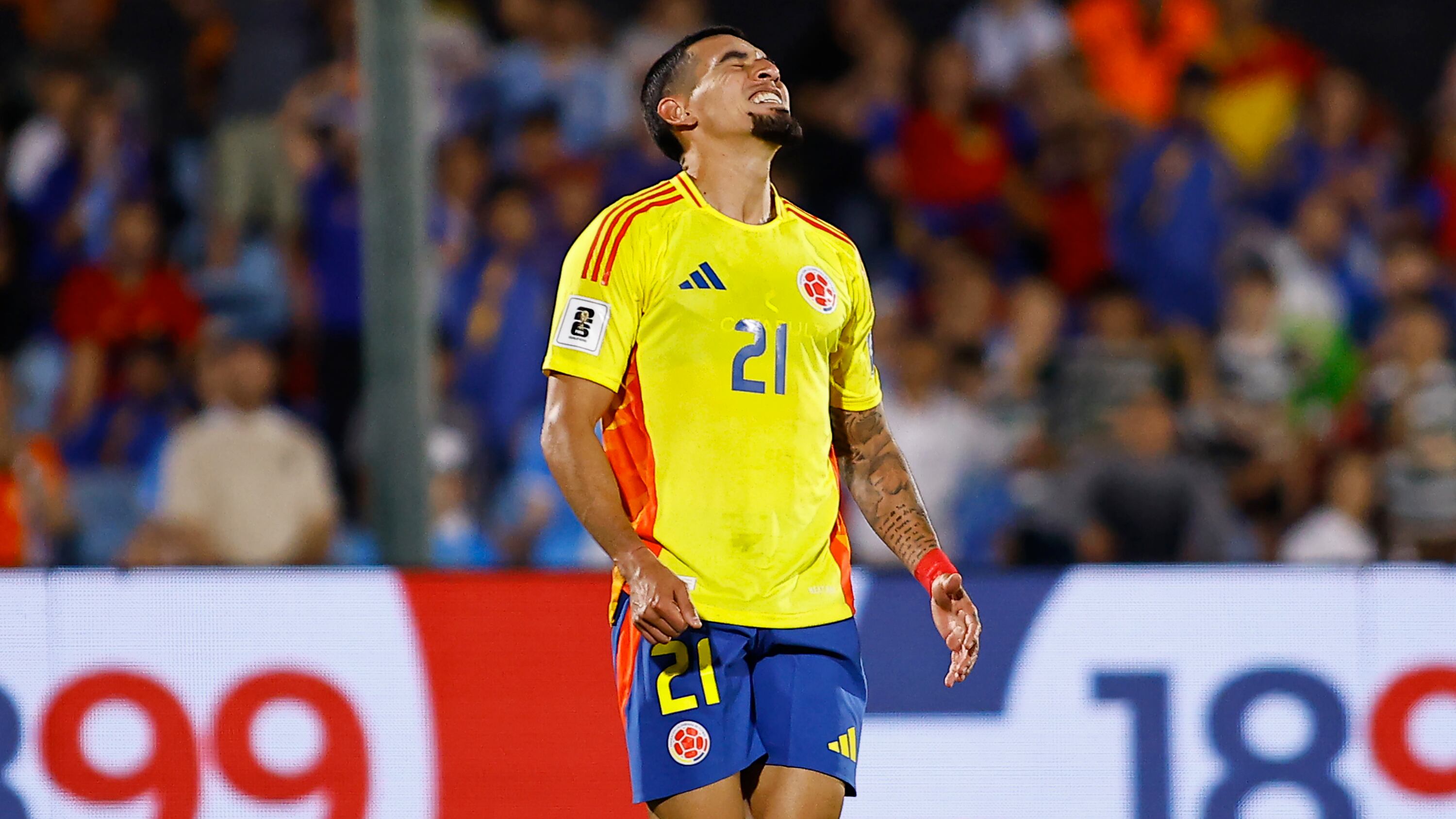 Emprenderían una demanda contra Daniel Muñoz por incumplimiento en su llegada a Inglaterra