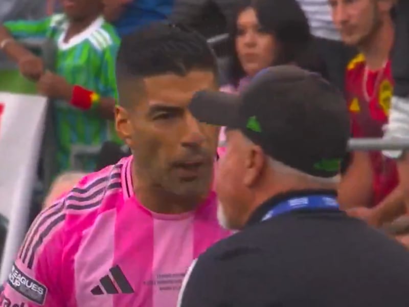 Ya no muerde, ahora escupe: Luis Suárez se pasó en la final que perdieron con Inter de Miami