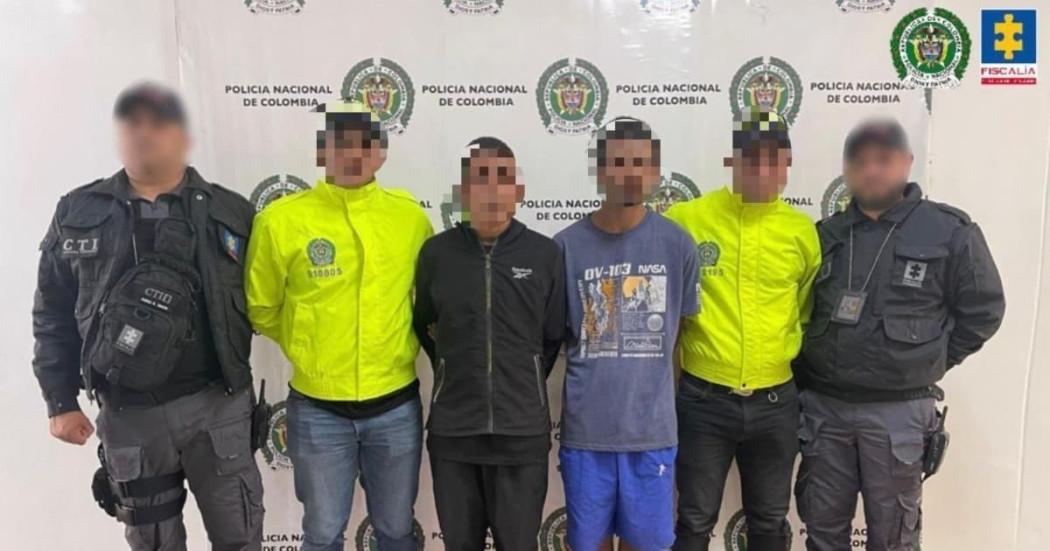 Capturan a dos hombres señalados de apuñalar en once ocasiones a un policía durante un intento de robo