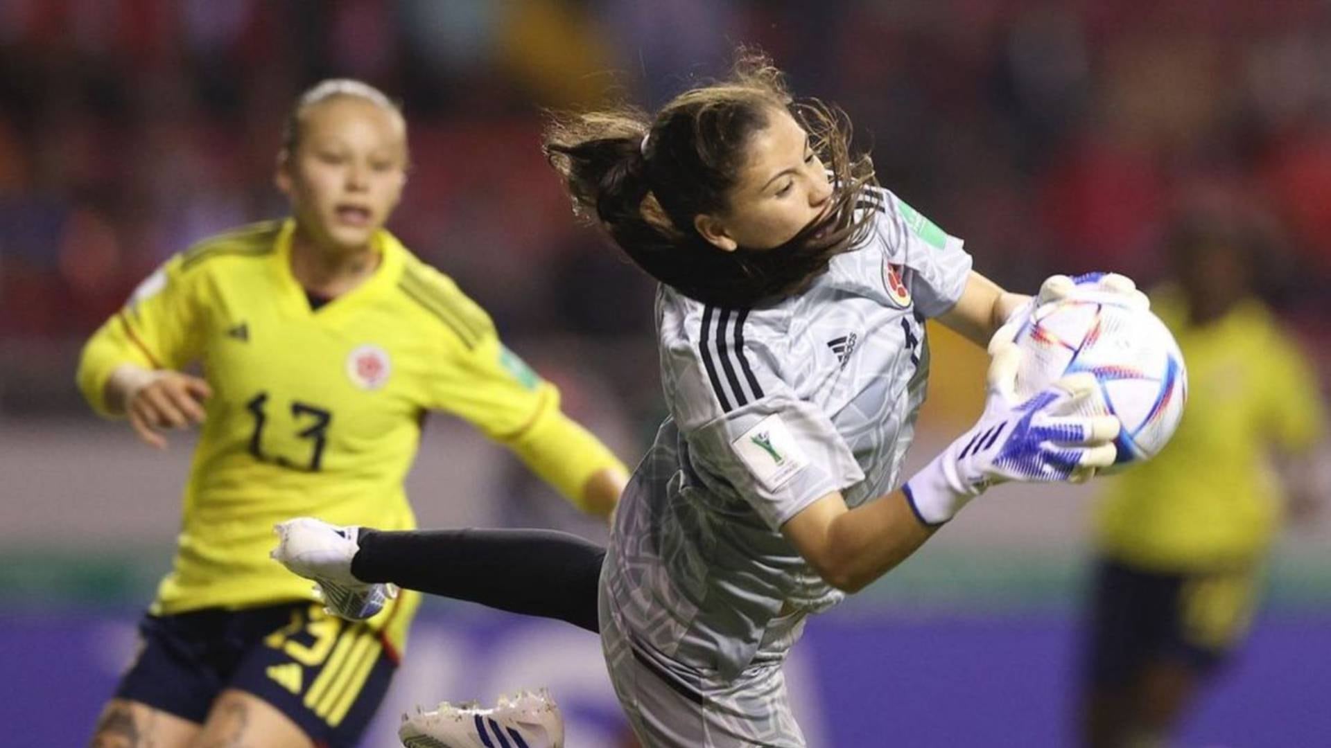 Atajadas de Natalia Giraldo en Colombia vs. Brasil
