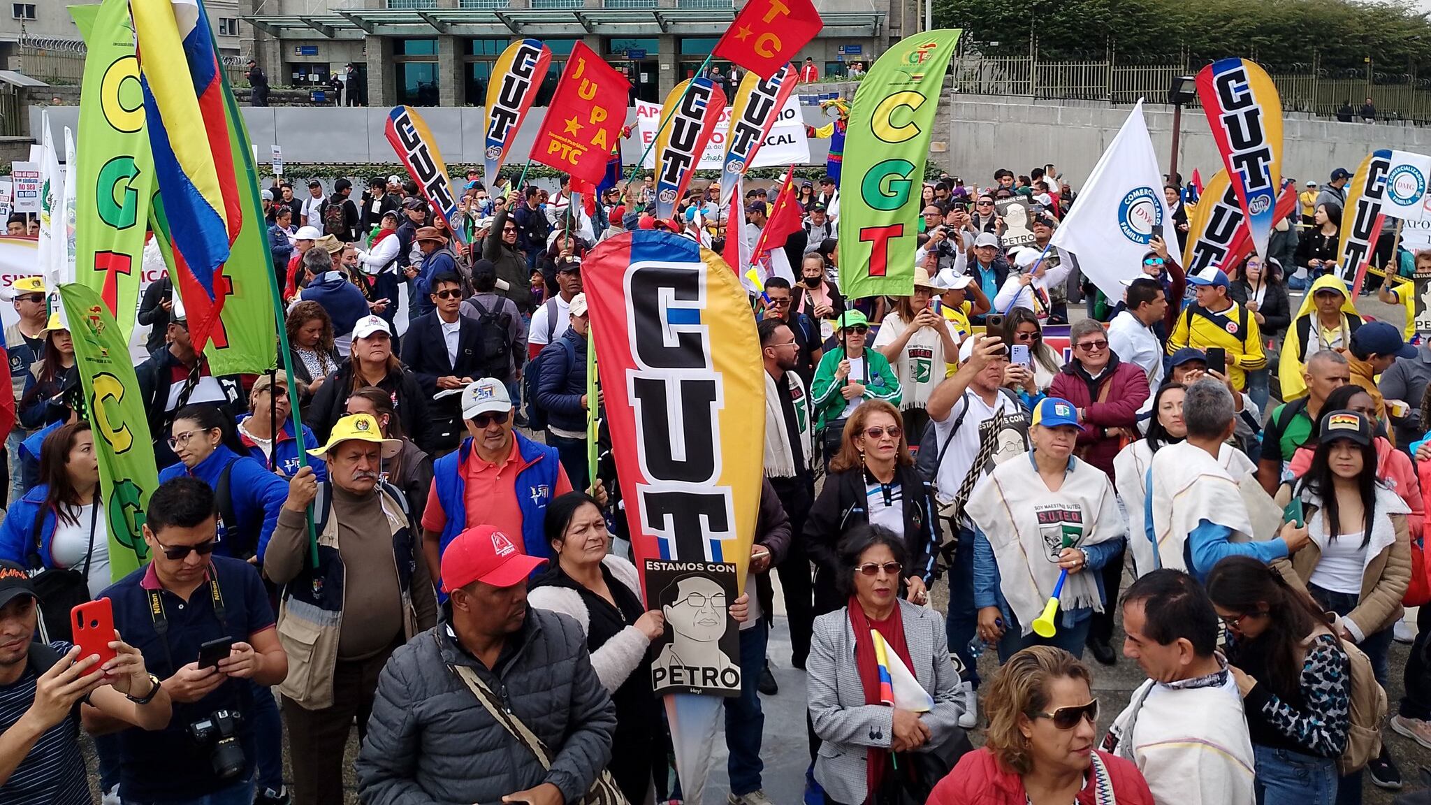 Presidente de la CUT advirtió continuar con protestas: “No permitiremos que la mafia dirija la Fiscalía”