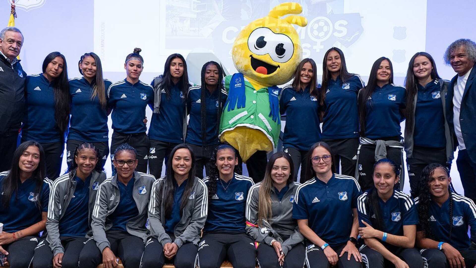 Hinchas de Millonarios prefieren la camiseta del equipo femenino a la del masculino