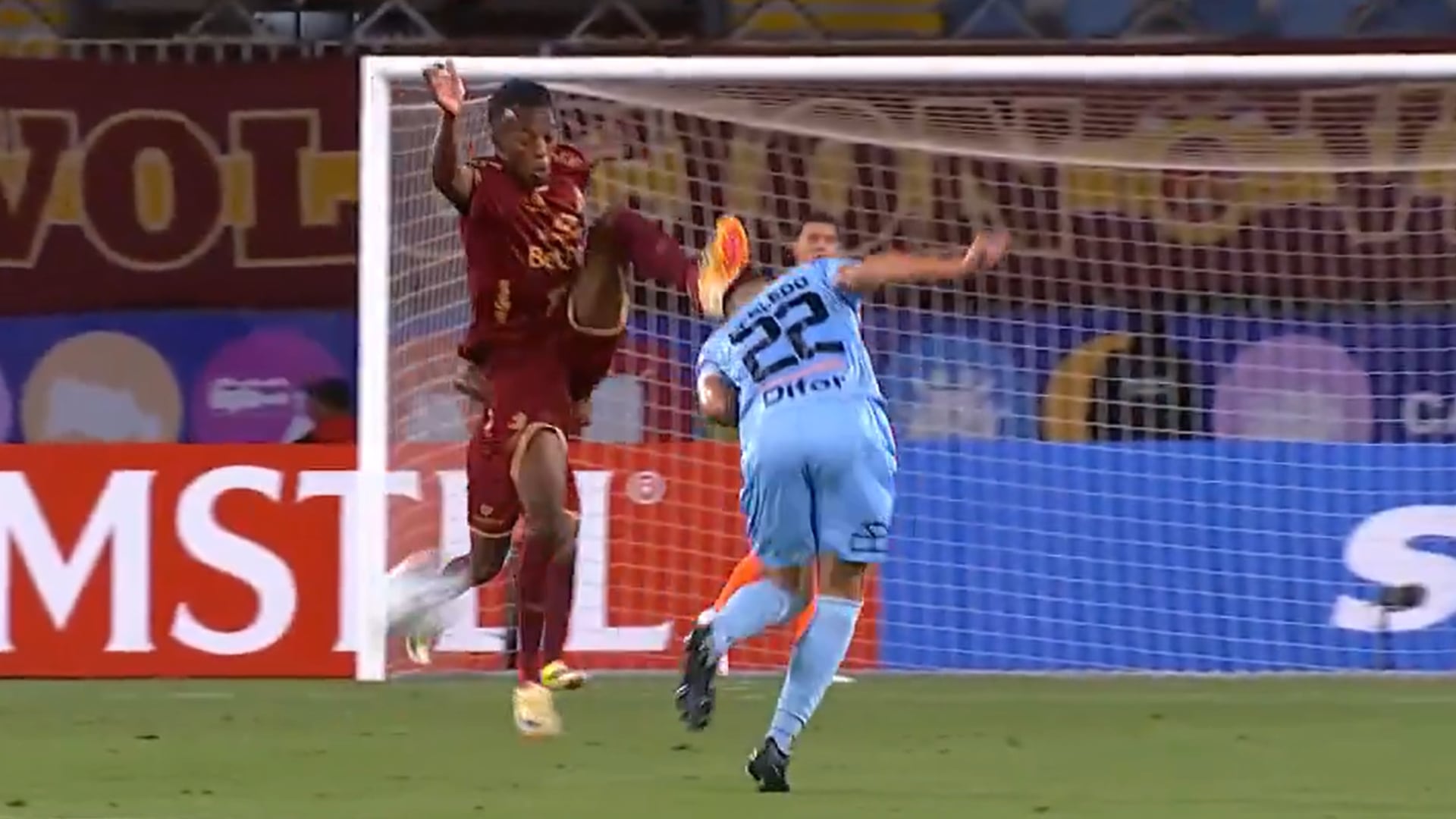 ¿Lo quería peinar con los guayos? Insólita expulsión a jugador del Tolima en Copa Libertadores