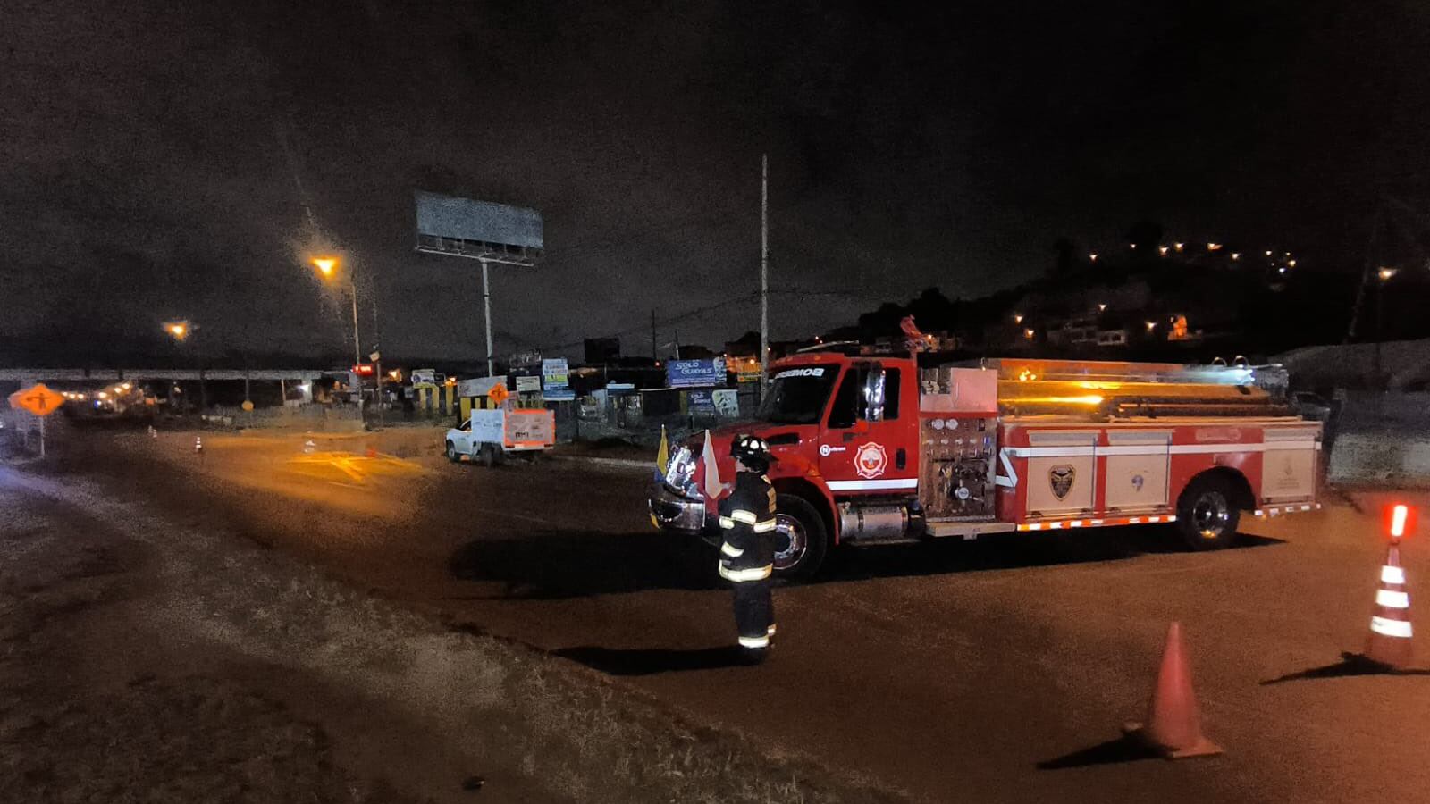Foto Autopista sur en Soacha en ambos sentidos está cerrada por riesgosa situación en vía.