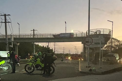 Reportan posible presencia de explosivos en transitado puente en Barranquilla